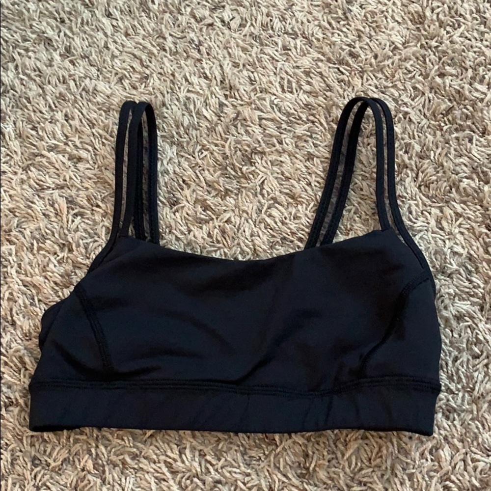 black lulu lemon sports bra